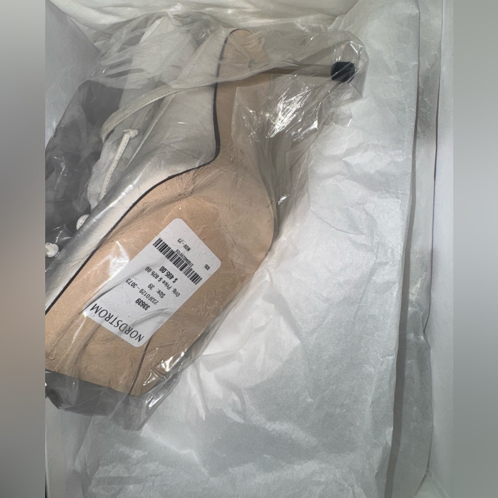 Jacquemus Elegant Off White Square-Toe Heeled Sandals - Picture 6 of 6